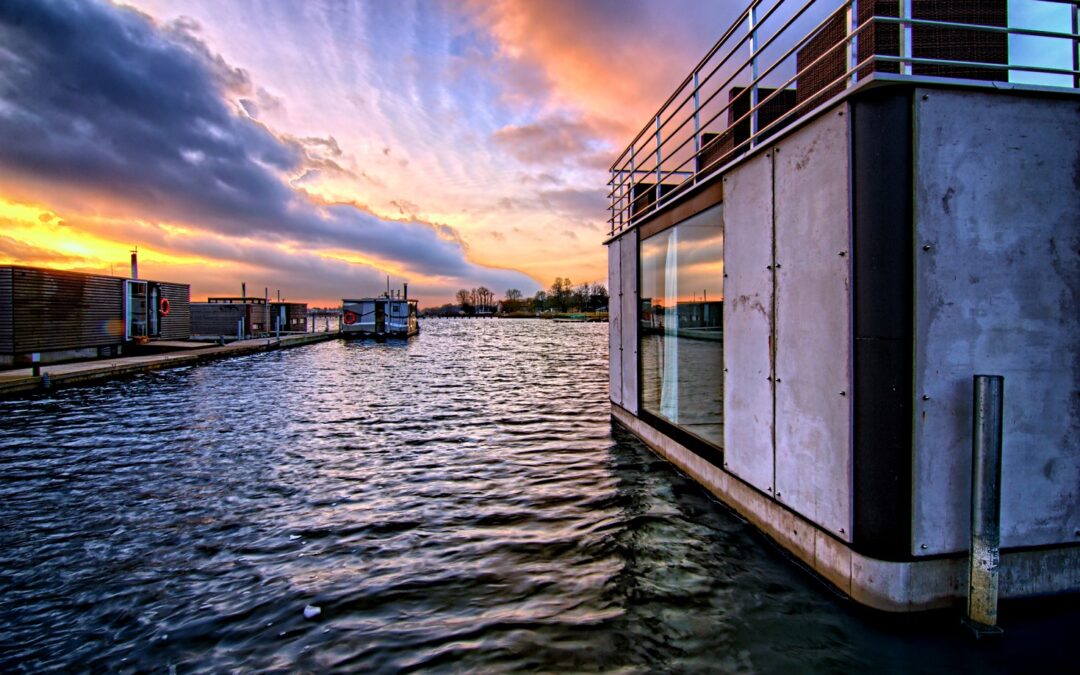 HT Houseboats domki na wodzie